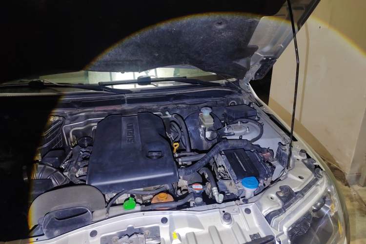 Used Suzuki Grand Vitara 2011 2.4 MT JLX-EL 5-Door Version Engine Bay Left