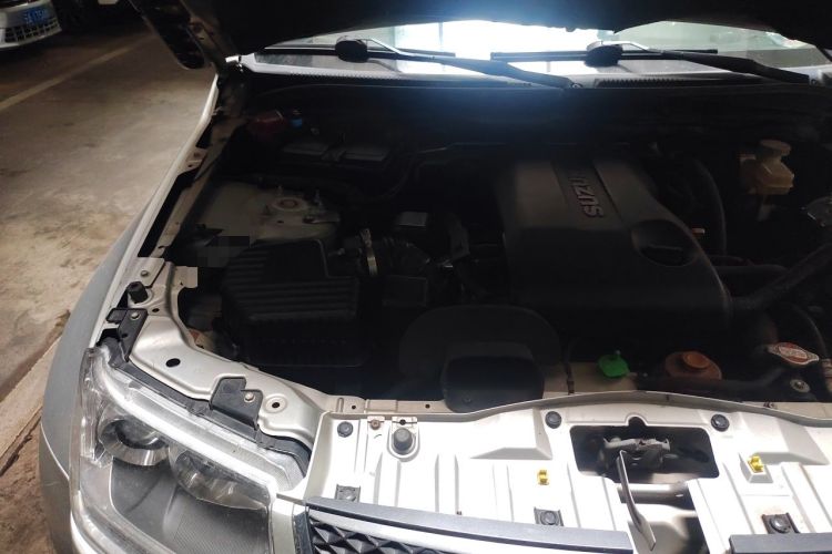 Used Suzuki Grand Vitara 2011 2.4 MT JLX-EL 5-Door Version Engine Bay Right