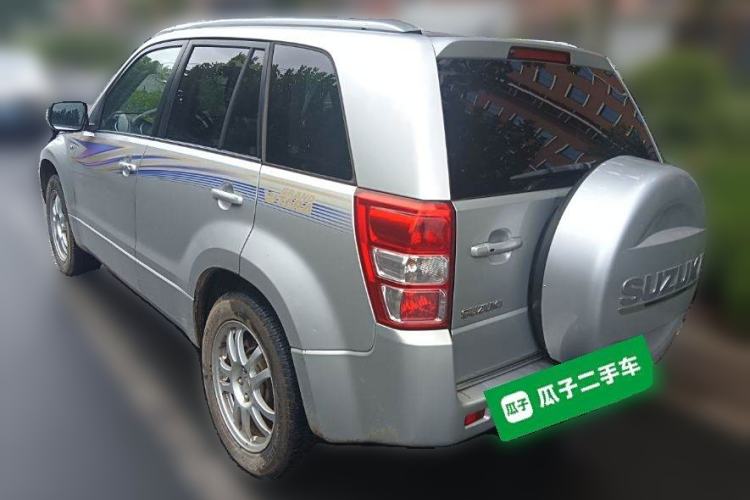 Used Suzuki Grand Vitara 2011 2.4 AT JLX-EL 5-Door Limited Edition Exterior 3
