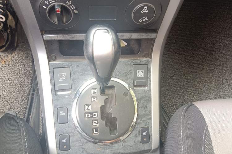 Used Suzuki Grand Vitara 2011 2.4 AT JLX-EL 5-Door Limited Edition Gear Lever