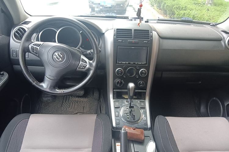 Used Suzuki Grand Vitara 2011 2.4 AT JLX-EL 5-Door Limited Edition Interior 2