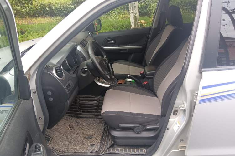 Used Suzuki Grand Vitara 2011 2.4 AT JLX-EL 5-Door Limited Edition Left Front Seat