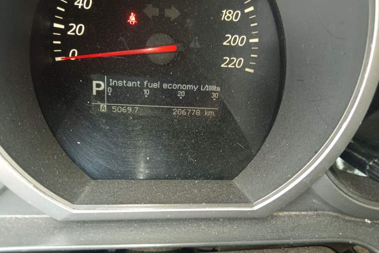 Used Suzuki Grand Vitara 2011 2.4 AT JLX-EL 5-Door Limited Edition Odometer Close Up