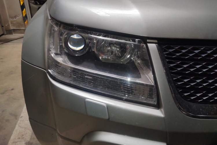 Used Suzuki Grand Vitara 2011 2.4 MT JLX-EL 5-Door Version Right Front Headlight