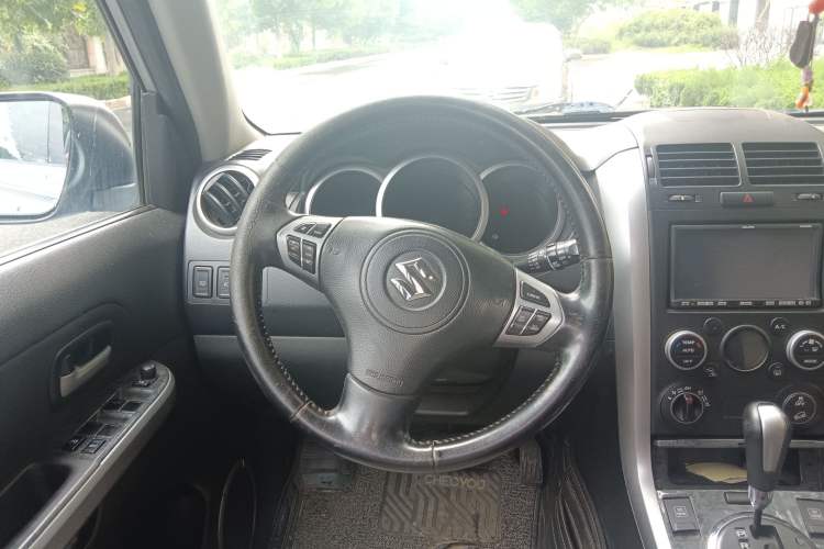 Used Suzuki Grand Vitara 2011 2.4 AT JLX-EL 5-Door Limited Edition Steering Wheel