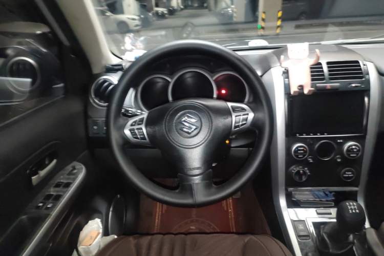 Used Suzuki Grand Vitara 2011 2.4 MT JLX-EL 5-Door Version Steering Wheel