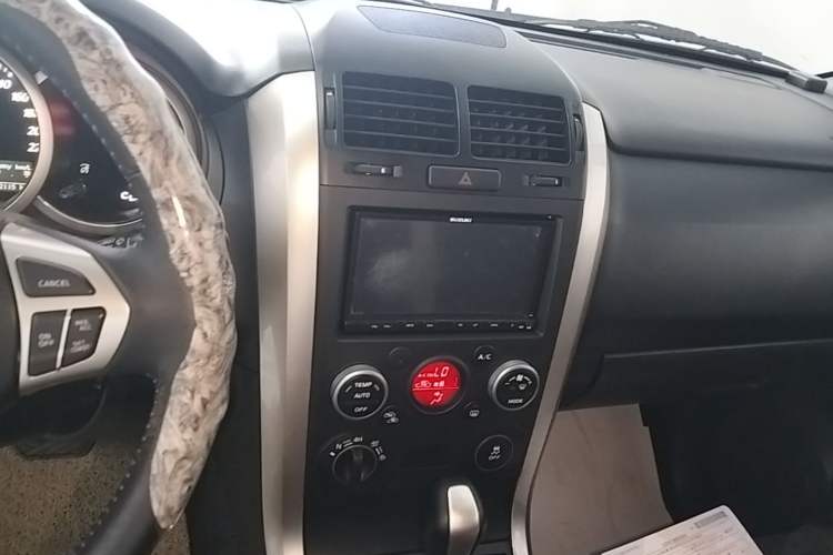 Used Suzuki Grand Vitara 2012 2.4L AT Luxury Navigation 5-Door Version Audio And AC Panel