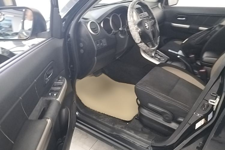 Used Suzuki Grand Vitara 2012 2.4L AT Luxury Navigation 5-Door Version Driver Seat