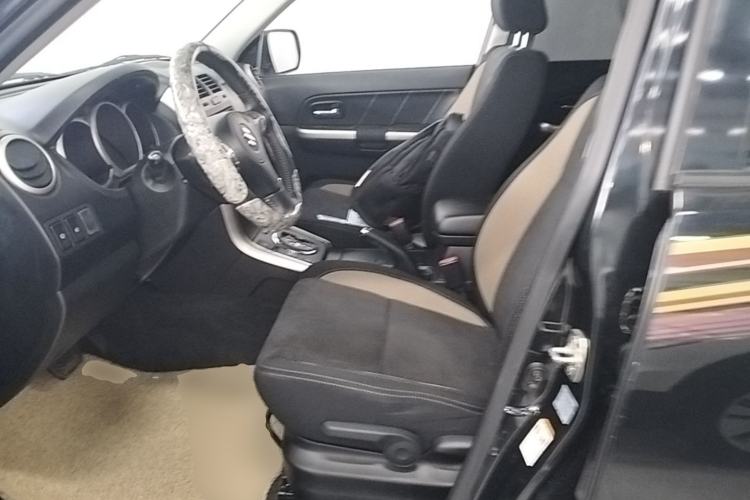 Used Suzuki Grand Vitara 2012 2.4L AT Luxury Navigation 5-Door Version Left Front Seat