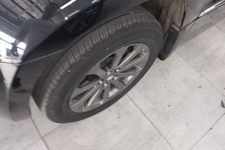 Used Suzuki Grand Vitara 2012 2.4L AT Luxury Navigation 5-Door Version Left Front Wheel Hub