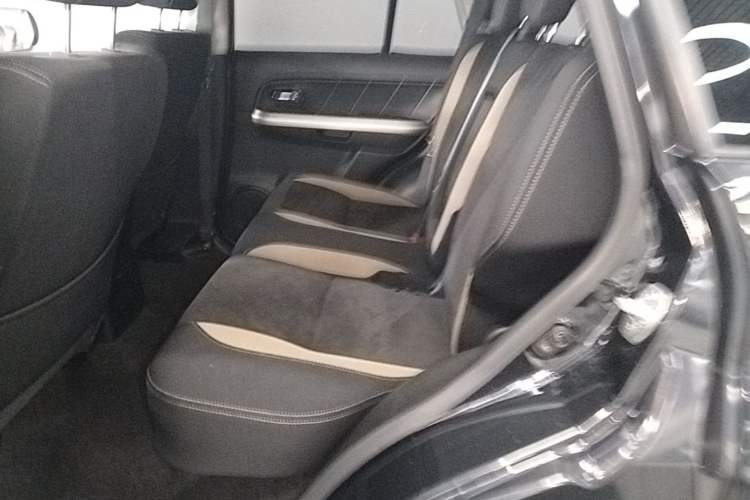 Used Suzuki Grand Vitara 2012 2.4L AT Luxury Navigation 5-Door Version Left Rear Seat