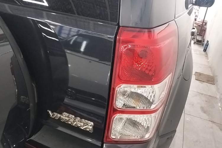 Used Suzuki Grand Vitara 2012 2.4L AT Luxury Navigation 5-Door Version Right Rear Taillight