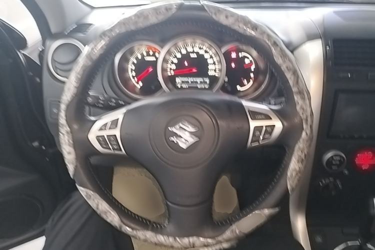 Used Suzuki Grand Vitara 2012 2.4L AT Luxury Navigation 5-Door Version Steering Wheel
