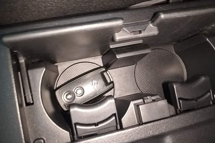 Used Suzuki Grand Vitara 2012 2.4L AT Luxury Navigation 5-Door Version Vehicle Key