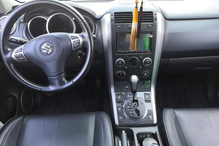 Used Suzuki Grand Vitara 2012 2.4L AT Luxury Navigation 5-Door Version Center Console