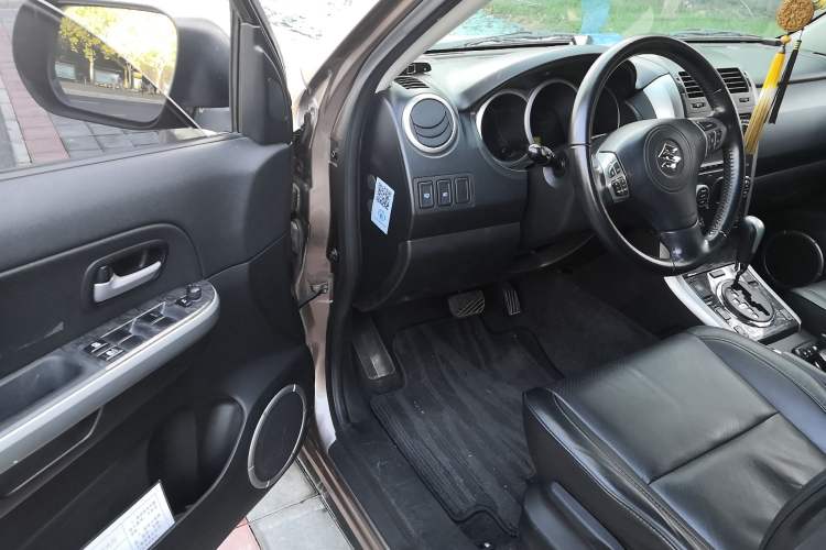 Used Suzuki Grand Vitara 2012 2.4L AT Luxury Navigation 5-Door Version Driver Seat