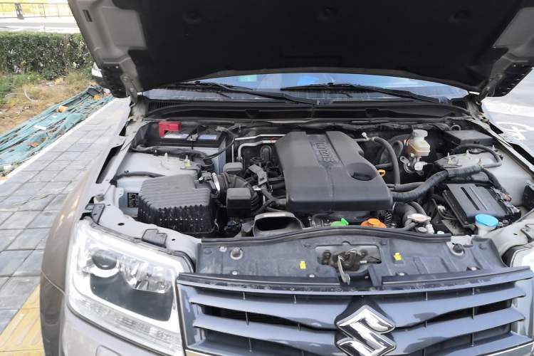 Used Suzuki Grand Vitara 2012 2.4L AT Luxury Navigation 5-Door Version Engine Bay Right