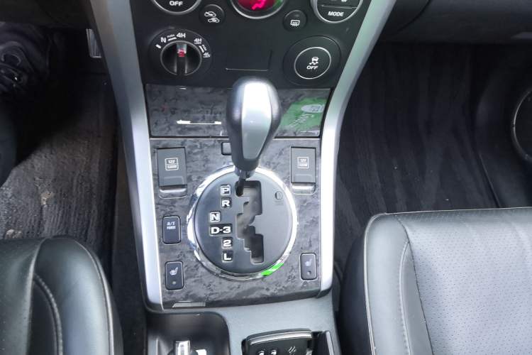 Used Suzuki Grand Vitara 2012 2.4L AT Luxury Navigation 5-Door Version Gear Lever