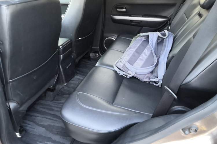 Used Suzuki Grand Vitara 2012 2.4L AT Luxury Navigation 5-Door Version Left Rear Seat