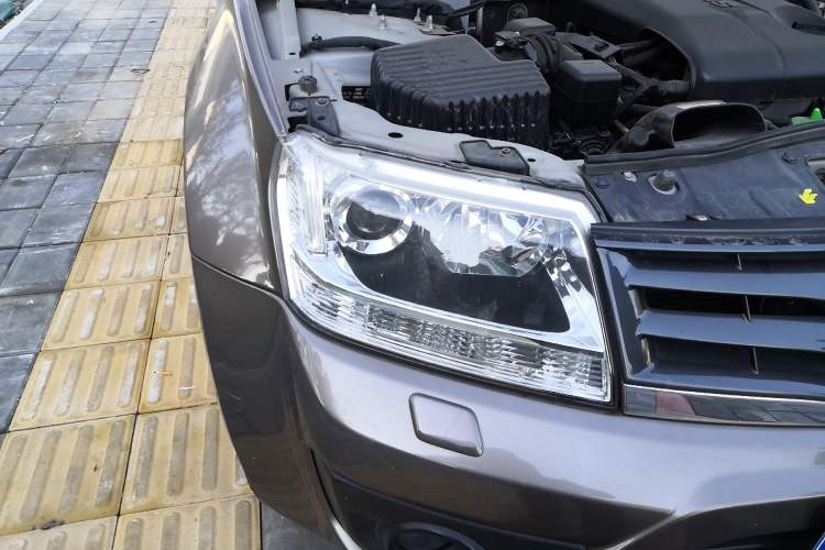 Used Suzuki Grand Vitara 2012 2.4L AT Luxury Navigation 5-Door Version Right Front Headlight