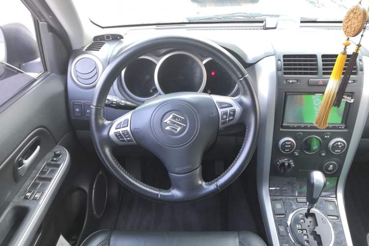 Used Suzuki Grand Vitara 2012 2.4L AT Luxury Navigation 5-Door Version Steering Wheel