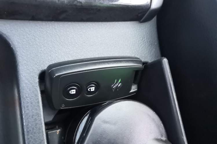 Used Suzuki Grand Vitara 2012 2.4L AT Luxury Navigation 5-Door Version Vehicle Key