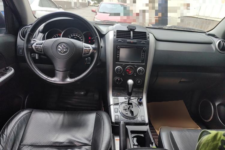 Used Suzuki Grand Vitara 2012 2.4L AT Luxury Navigation 5-Door Version Center Console