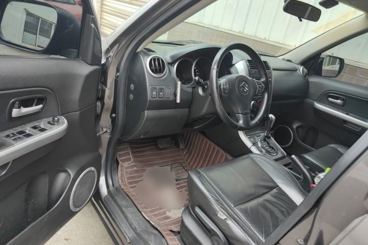 Used Suzuki Grand Vitara 2012 2.4L AT Luxury Navigation 5-Door Version Driver Seat