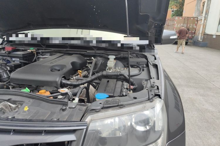 Used Suzuki Grand Vitara 2012 2.4L AT Luxury Navigation 5-Door Version Engine Bay Left