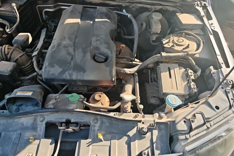 Used Suzuki Grand Vitara 2012 2.4L MT Luxury Navigation 5-Door Version Engine Bay Left