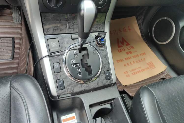 Used Suzuki Grand Vitara 2012 2.4L AT Luxury Navigation 5-Door Version Gear Lever