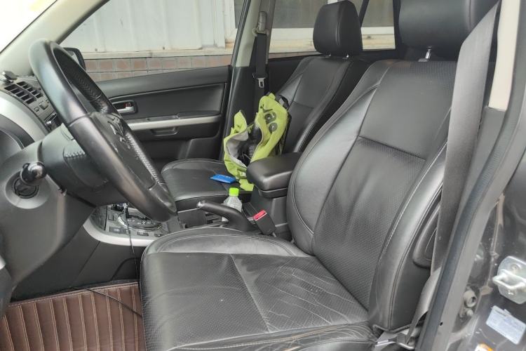 Used Suzuki Grand Vitara 2012 2.4L AT Luxury Navigation 5-Door Version Left Front Seat