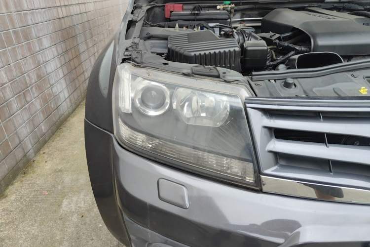 Used Suzuki Grand Vitara 2012 2.4L AT Luxury Navigation 5-Door Version Right Front Headlight