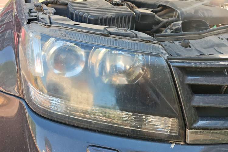 Used Suzuki Grand Vitara 2012 2.4L MT Luxury Navigation 5-Door Version Right Front Headlight