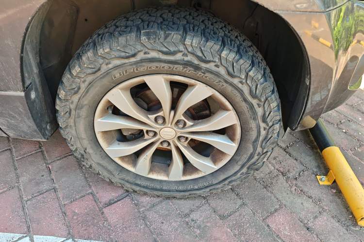 Used Suzuki Grand Vitara 2012 2.4L MT Luxury Navigation 5-Door Version Right Front Wheel Hub