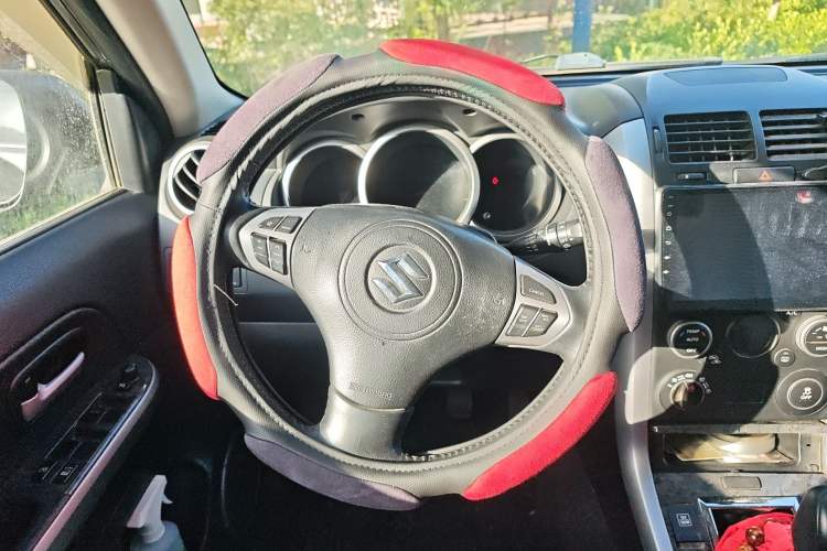 Used Suzuki Grand Vitara 2012 2.4L MT Luxury Navigation 5-Door Version Steering Wheel