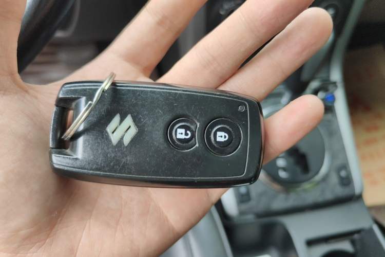 Used Suzuki Grand Vitara 2012 2.4L AT Luxury Navigation 5-Door Version Vehicle Key