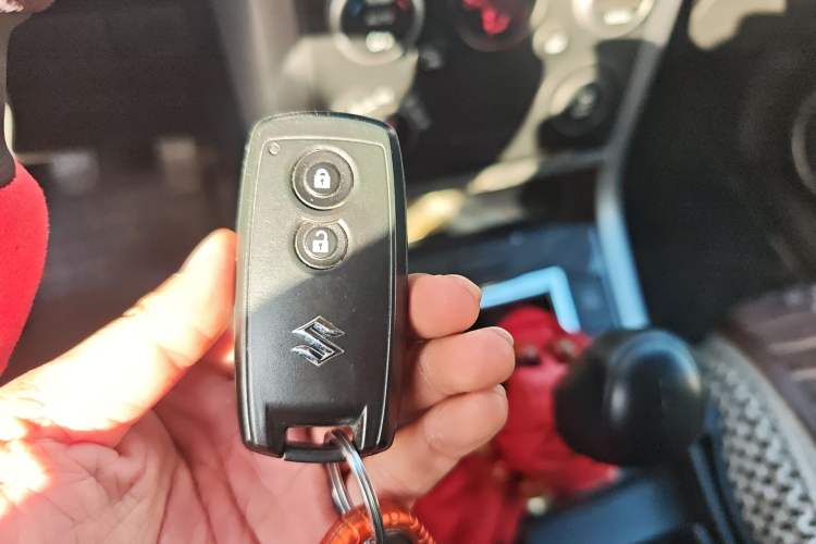 Used Suzuki Grand Vitara 2012 2.4L MT Luxury Navigation 5-Door Version Vehicle Key