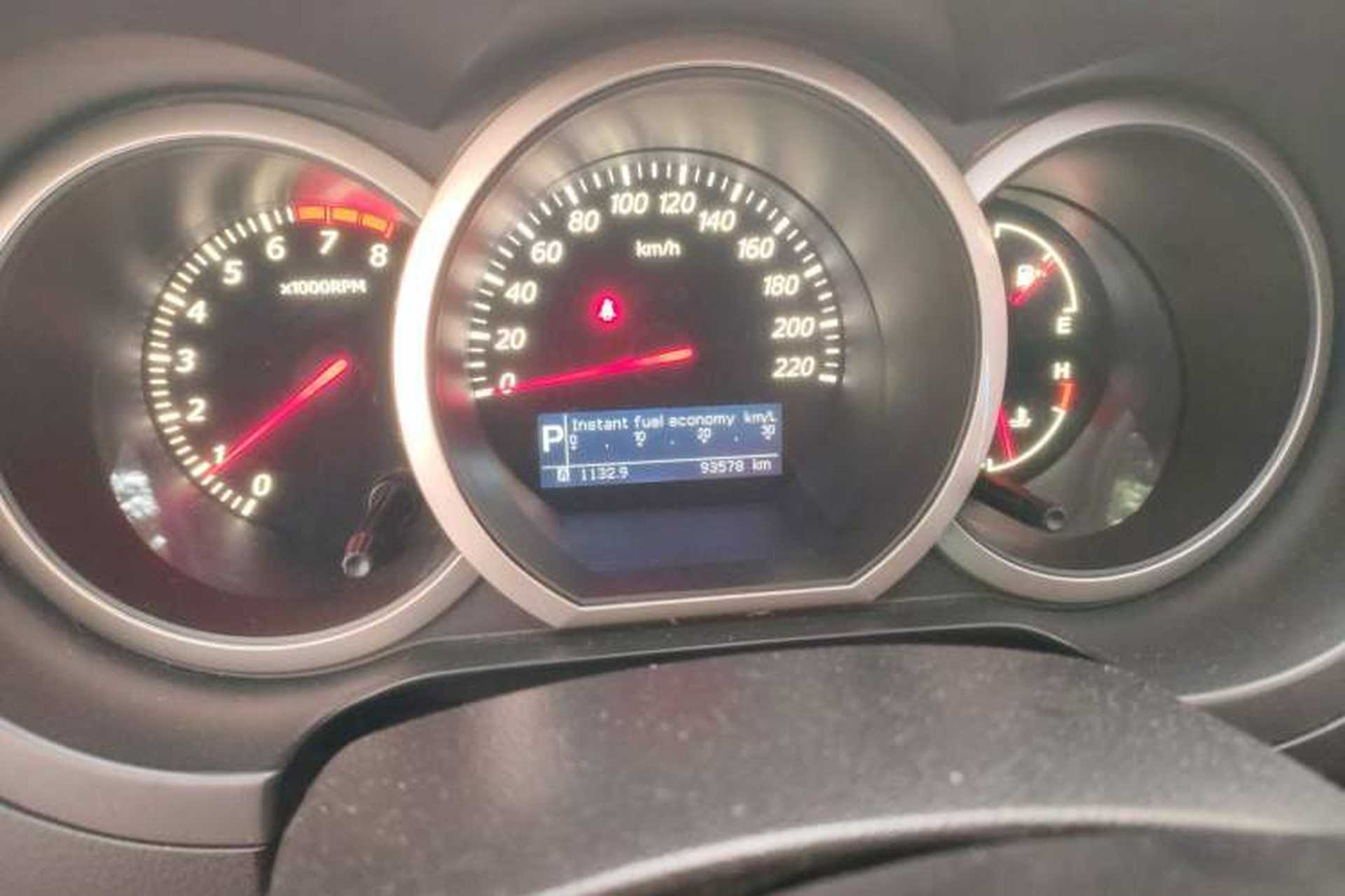 Used Suzuki Grand Vitara 2012 2.4L AT Luxury Navigation 5-Door Version Odometer Close Up