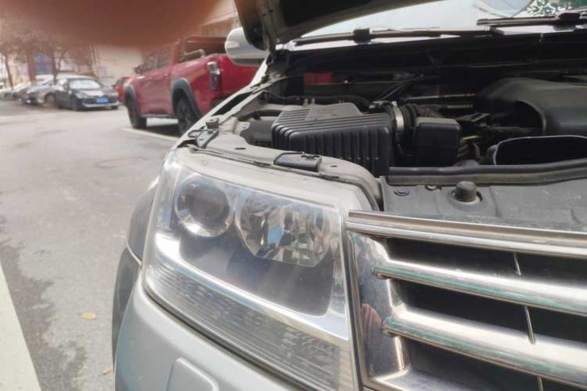 Used Suzuki Grand Vitara 2012 2.4L AT Luxury Navigation 5-Door Version Right Front Headlight