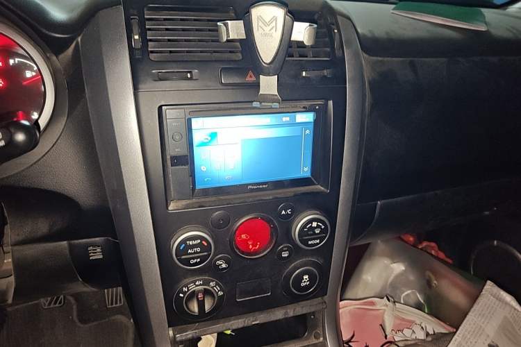 Used Suzuki Grand Vitara 2012 2.4L MT Luxury Navigation 5-Door Version Audio And AC Panel