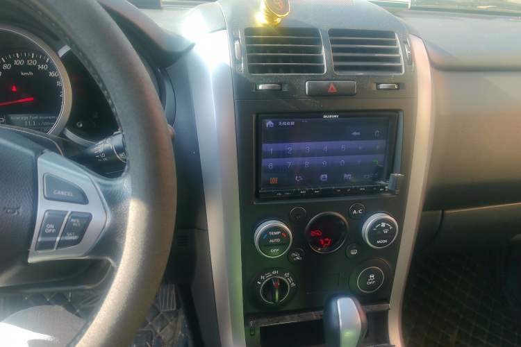 Used Suzuki Grand Vitara 2012 2.4L AT Luxury Navigation 5-Door Version Audio And AC Panel