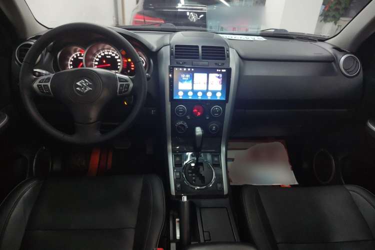 Used Suzuki Grand Vitara 2012 2.4L AT Luxury Navigation 5-Door Version Center Console