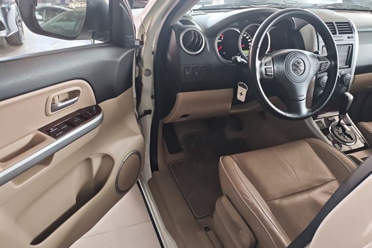 Used Suzuki Grand Vitara 2012 2.4L AT Luxury Navigation 5-Door Version Driver Seat