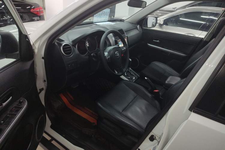 Used Suzuki Grand Vitara 2012 2.4L AT Luxury Navigation 5-Door Version Driver Seat