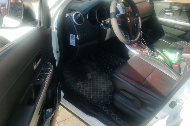 Used Suzuki Grand Vitara 2012 2.4L AT Luxury Navigation 5-Door Version Driver Seat