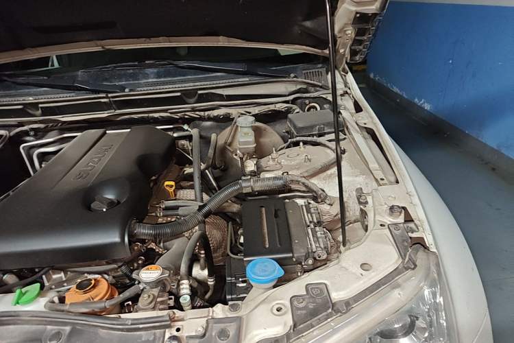 Used Suzuki Grand Vitara 2012 2.4L MT Luxury Navigation 5-Door Version Engine Bay Left