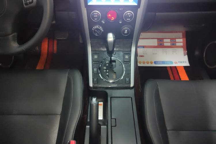 Used Suzuki Grand Vitara 2012 2.4L AT Luxury Navigation 5-Door Version Gear Lever