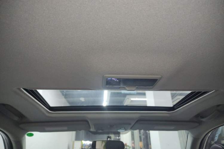 Used Suzuki Grand Vitara 2012 2.4L AT Luxury Navigation 5-Door Version Headliner