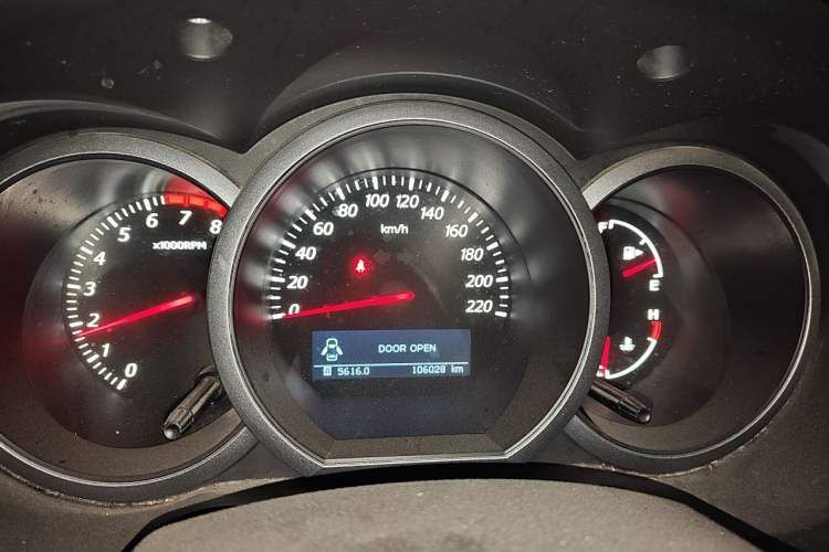 Used Suzuki Grand Vitara 2012 2.4L MT Luxury Navigation 5-Door Version Instrument Cluster